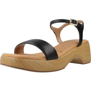 Sandały UNISA IRITA NTO Czarny. Czarne sandały Unisa, bez wzorów, ze skóry, bez obcasa, bez zapięcia. Za 354,99 zł.