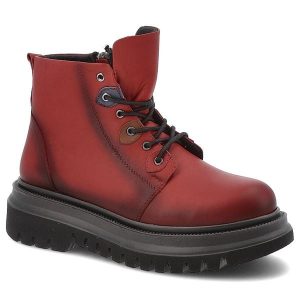 Czerwone Botki Artiker Solidne Obuwie Damskie. Czerwone botki ARTIKER, bez wzorów, ze skóry, bez obcasa, na platformie, bez zapięcia. Za 322,99 zł.