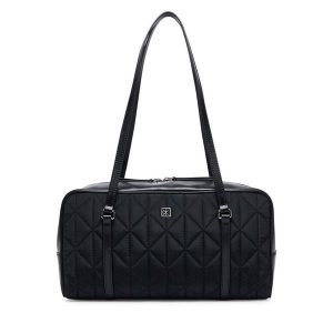 Torebka Calvin Klein. Czarne torebki klasyczne Calvin Klein, bez wzorów, z nylonu, bez dodatków. Za 529,99 zł.