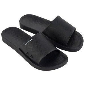 Klapki damskie obuwie plażowe Ipanema Classic Slide Fem. Czarne klapki Ipanema, bez wzorów, bez obcasa. Za 74,25 zł.