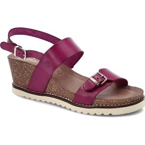 Fioletowe Sandały Yokono Wygodne Skórzane Buty. Fioletowe sandały Yokono, bez wzorów, ze skóry, bez obcasa, na koturnie, bez zapięcia. Za 219,00 zł.