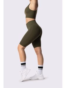 Spaio Szorty sportowe "Flex Innergy" w kolorze khaki rozmiar: M. Brązowe spodenki sportowe Spaio, m, bez wzorów, z materiału, outdoorowe. Za 130,99 zł.