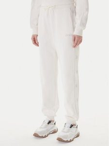 Guess Spodnie dresowe V5BB23 KCX22 Biały Regular Fit. Białe spodnie dresowe Guess, xl, z aplikacjami, z dresówki. Za 479,99 zł.