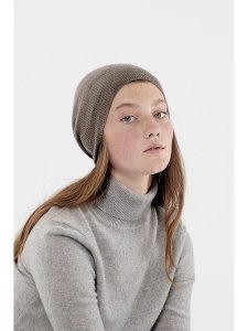 Just Cashmere Kaszmirowa czapka "Ginger" w kolorze brązowym rozmiar: onesize. Brązowe czapki Just Cashmere, bez wzorów, z kaszmiru. Za 130,99 zł.