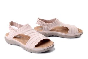 RIEKER 64850-31 pink, sandały damskie. Czerwone sandały Rieker, bez wzorów, bez obcasa, bez zapięcia. Za 299,90 zł.