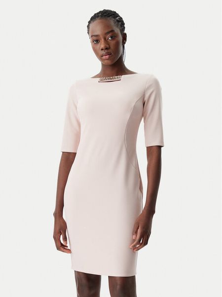 Rinascimento Sukienka koktajlowa CFC0122958003 Różowy Regular Fit. Czerwone kombinezony Rinascimento, l, bez wzorów, z syntetyku, wizytowe, bez kołnierzyka, bez ramiączek. Za 249,99 zł.