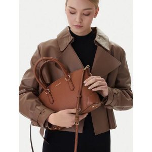 Torebka MICHAEL Michael Kors. Brązowe torebki klasyczne MICHAEL Michael Kors, bez wzorów, bez dodatków. Za 697,99 zł.