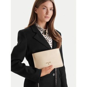 Torebka Patrizia Pepe. Białe torebki klasyczne Patrizia Pepe, bez wzorów, bez dodatków. Za 623,99 zł.