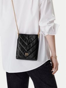 PINKO Torebka Flat Satchel AI 25-26 PCPL 105352 A2W2 Czarny. Czarne torebki wieczorowe Pinko, bez wzorów, ze skóry, bez dodatków. Za 670,99 zł.