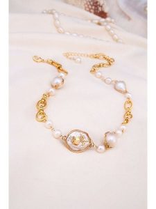 Pierres delicates Naszyjnik w kolorze białym z perłami - dł. 45 cm rozmiar: onesize. Białe naszyjniki Pierres delicates, z perłą, z mosiądzu. Za 152,99 zł.