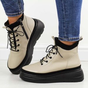 Beżowe skórzane botki damskie na platformie T.Sokolski Z24-217. Brązowe botki Sokolski, na jesień, bez wzorów, z jeansu, z okrągłym noskiem, bez obcasa, na platformie, bez zapięcia. Za 289,00 zł.