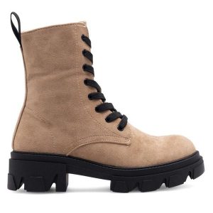 Trzewiki DeeZee. Brązowe botki DeeZee, bez wzorów, bez obcasa, na płaskiej podeszwie, bez zapięcia. Za 107,99 zł.