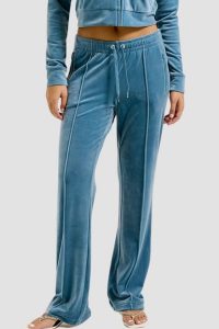 JUICY COUTURE Niebieskie damskie spodnie dresowe Tina Trackpants. Niebieskie spodnie dresowe Juicy Couture, s, bez wzorów, z dresówki. W wyprzedaży za 265,99 zł.