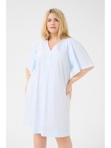 KAFFE curve Sukienka w kolorze błękitno-białym rozmiar: 50. Białe sukienki KAFFE curve, bez wzorów, z bawełny, bez kołnierzyka, bez ramiączek, midi. Za 113,99 zł.