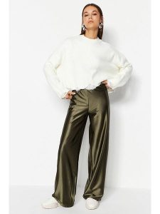 Trendyol Spodnie w kolorze khaki rozmiar: XS. Brązowe spodnie z wysokim stanem Trendyol, bez wzorów, z materiału, z podwyższonym stanem. Za 56,93 zł.