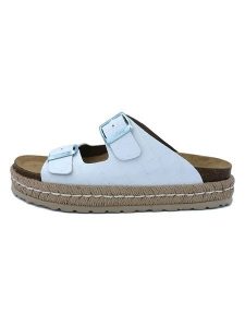 Billowy Klapki w kolorze białym rozmiar: 41. Białe klapki Billowy, bez wzorów, z otwartym noskiem, bez obcasa. Za 91,99 zł.