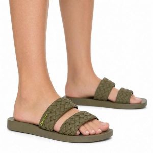 Klapki damskie Ipanema 83243 RENDA II FEM. Zielone klapki Ipanema, z aplikacjami, z materiału, bez obcasa. Za 59,00 zł.