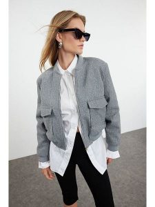 Trendyol Kurtka w kolorze szarym rozmiar: M. Szare kurtki Trendyol, m, bez wzorów, bez kaptura. Za 138,87 zł.