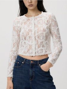 Koronkowa marynarka z haftem - biały. Białe marynarki i żakiety Reserved, l, bez wzorów, z dzianiny. Za 119,99 zł.