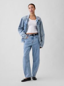 GAP Dżinsy - Barrel fit - w kolorze błękitnym rozmiar: W28. Niebieskie jeansy GAP, bez wzorów, z bawełny, z podwyższonym stanem. Za 144,95 zł.
