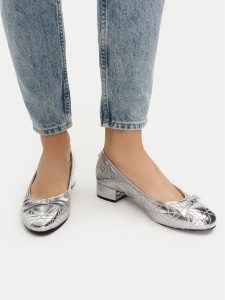Steve Madden Czółenka Cherish-Q SM11003516 Srebrny. Szare czółenka Steve Madden, bez wzorów, bez obcasa, bez zapięcia. Za 499,99 zł.