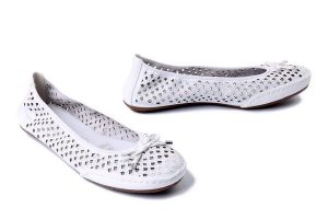 RIEKER 41489-80 white, baleriny damskie. Białe balerinki Rieker, bez wzorów, bez obcasa, bez zapięcia. Za 246,42 zł.