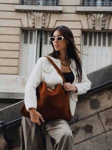 Maison héritage PARIS Skórzany shopper bag "Ori" w kolorze karmelowym - 45 x 35 cm rozmiar: onesize. Brązowe shopper bag Maison héritage PARIS, bez wzorów, z materiału, na ramię, bez dodatków. Za 304,99 zł.