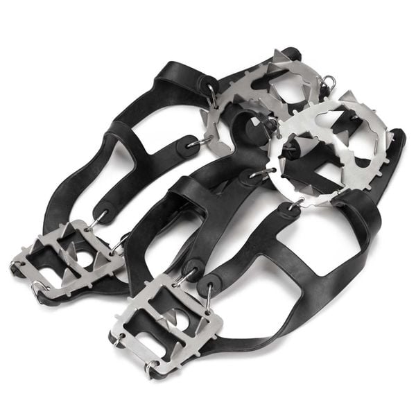 Raczki na buty turystyczne, antypoślizgowe nakładki rozmiar 40-45 czarne. Czarne buty trekkingowe SPRINGOS, bez zapięcia. Za 29,99 zł.