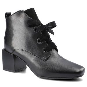 Czarne Botki Karino Damskie Eleganckie Obuwie. Czarne botki Karino, na jesień, bez wzorów, ze skóry, bez obcasa, na obcasie, bez zapięcia. Za 269,00 zł.