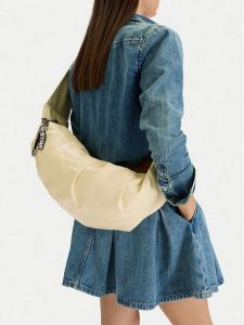 G-Star Raw Torebka C-LA482-4013-1 Żółty. Żółte torebki klasyczne G-Star Raw, bez wzorów, z materiału, bez dodatków. Za 199,99 zł.