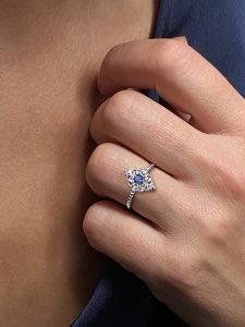 OR Carats Złoty pierścionek z diamentem i kamieniem szlachetnym rozmiar: 56. Niebieskie pierścionki OR Carats, z diamentem, złote. Za 956,99 zł.