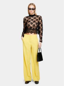 Sisley Bluzka 5XDMLQ06B Czarny Regular Fit. Czarne bluzki Sisley, xs, bez wzorów, z syntetyku, bez kołnierzyka, bez ramiączek. Za 319,99 zł.