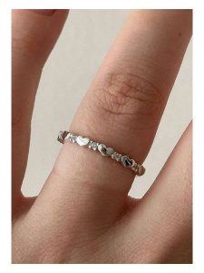 Lodie Silver Pierścionek z cyrkoniami rozmiar: onesize. Szare pierścionki Lodie Silver, z cyrkonią, z mosiądzu. Za 39,99 zł.