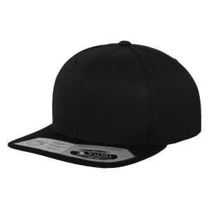 110 Czapka Z Daszkiem Typu Snapback. Czarne czapki FLEXFIT, bez wzorów. Za 95,99 zł.