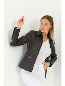 Basics & More Skórzana kurtka w kolorze czarnym rozmiar: XL. Czarne kurtki Basics & More, xl, bez wzorów, ze skóry, bez kaptura. Za 549,06 zł.