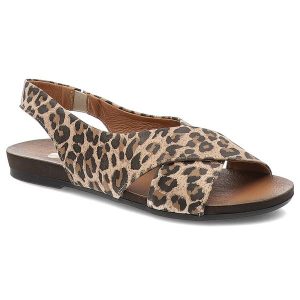 Beżowe Sandały Armodo Stylowe Wsuwane Obuwie Damskie Lampart. Brązowe sandały Armodo, bez wzorów, ze skóry, bez obcasa, bez zapięcia. Za 299,00 zł.