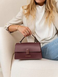 Lia Biassoni Skórzana torebka "Fegana" w kolorze bordowym - 20 x 14 x 8 cm rozmiar: onesize. Czerwone torebki klasyczne Lia Biassoni, bez wzorów, z materiału, przez ramię, bez dodatków. Za 282,99 zł.