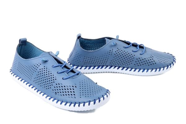 ARTIKER RELAKS 56C1482 niebieski, półbuty damskie. Niebieskie półbuty Artiker Relaks, na lato, bez wzorów, ze skóry, bez obcasa, bez zapięcia. Za 189,90 zł.