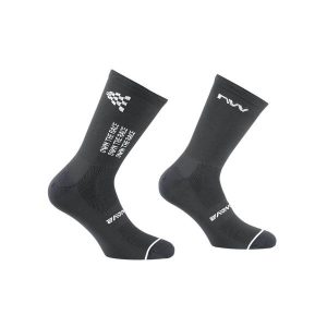 Skarpety rowerowe NORTHWAVE Own The Race Sock czarny. Czarne skarpetki Northwave, bez wzorów. Za 65,00 zł.