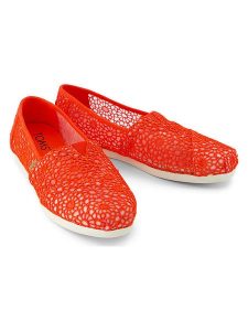 TOMS Espadryle w kolorze czerwonym rozmiar: 37. Czerwone espadryle Toms, bez wzorów, bez obcasa. Za 114,45 zł.
