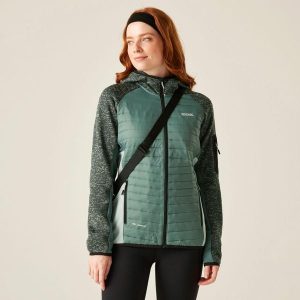 Kurtka damska hybrydowa Newhill. Niebieskie kurtki Regatta, bez wzorów, z dzianiny, bez kaptura. Za 199,99 zł.