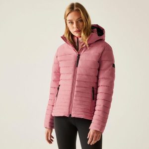 Kurtka damska zimowa ocieplana Kelane. Czerwone kurtki Regatta, na zimę, bez wzorów, z puchu, bez kaptura. Za 399,99 zł.