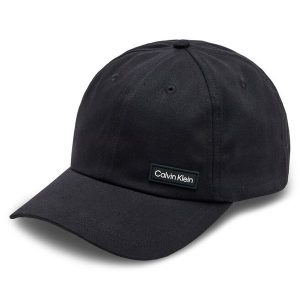 Czapka z daszkiem Calvin Klein. Czarne czapki Calvin Klein, bez wzorów. Za 139,99 zł.