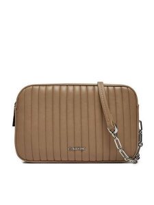 Calvin Klein Torebka Mini Line Quilt Camera Bag K60K613078 Szary. Szare listonoszki Calvin Klein, bez wzorów, ze skóry, bez dodatków. Za 279,99 zł.