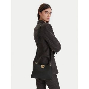 Torebka DKNY. Czarne torebki klasyczne DKNY, bez wzorów, bez dodatków. Za 662,99 zł.