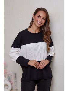 Soft Cashmere Sweter w kolorze czarno-białym rozmiar: 38/40. Czarne swetry oversize Soft Cashmere, bez wzorów, bez ramiączek. Za 210,14 zł.