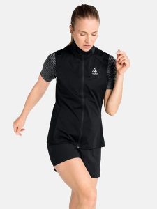 Odlo Kamizelka "Zeroweight Warm" w kolorze czarnym do biegania rozmiar: M. Czarne kamizelki ODLO, m, bez wzorów, bez kołnierzyka, bez ramiączek, bez kaptura. Za 298,67 zł.