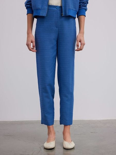 BGN Spodnie w kolorze niebieskim rozmiar: 38. Niebieskie spodnie z wysokim stanem BGN, bez wzorów, z materiału, z podwyższonym stanem. Za 104,89 zł.