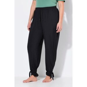 Damskie Spodnie funkcyjne dresowe szybkoschnące z recyklingu. Czarne spodnie dresowe Ulla Popken, na lato, plus size, bez wzorów, z dresówki. Za 244,99 zł.