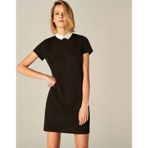 Elegancka sukienka z kontrastowym kołnierzem - Czarny. Czarne kombinezony marki Mohito, l, eleganckie, z kontrastowym kołnierzykiem. W wyprzedaży za 59,99 zł.